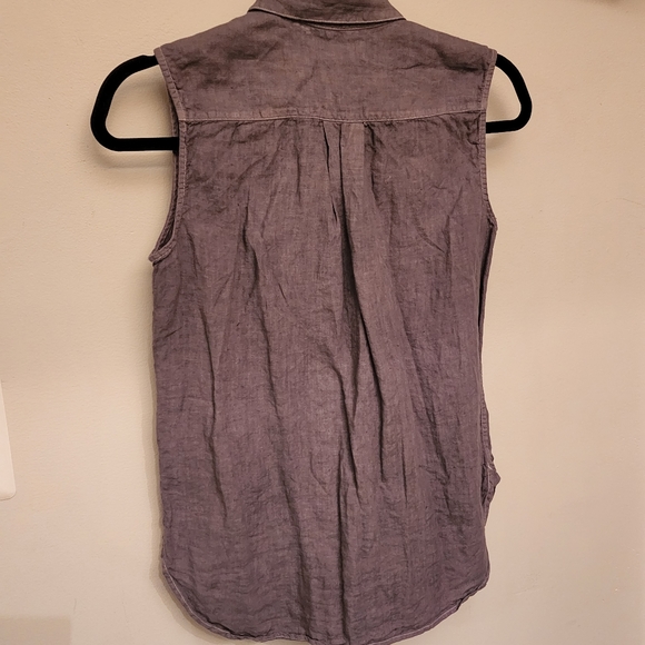Uniqlo botton down linen top. - Picture 4 of 4